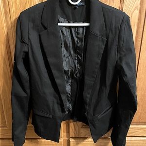 Black blazer! 3/4 zipper sleeve. Brand- Cool Wear. Great condition!